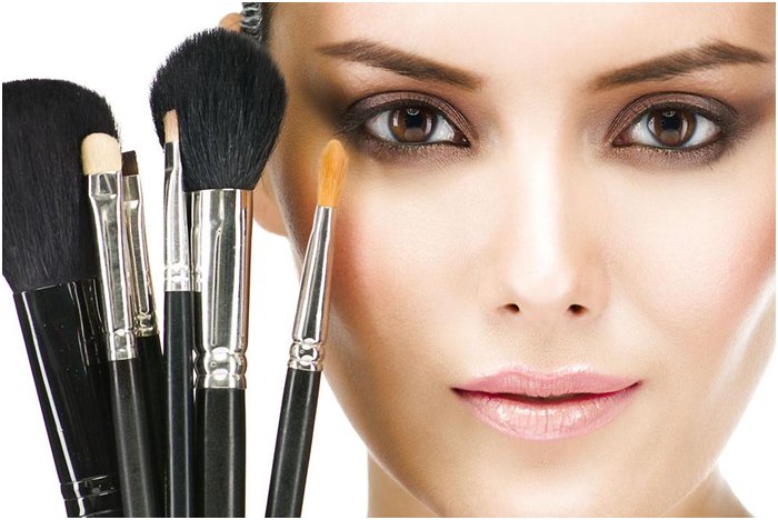 Betonred Makeup School - Przekształcanie swojego kunsztu dzięki kursom makijażu online